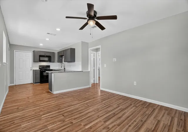 Photo 3 of Single family home for sale at 2007 Se 21st Ave, Mineral Wells, TX 76067 | MLS# 21368215 | Listing updated on 2026-08-25