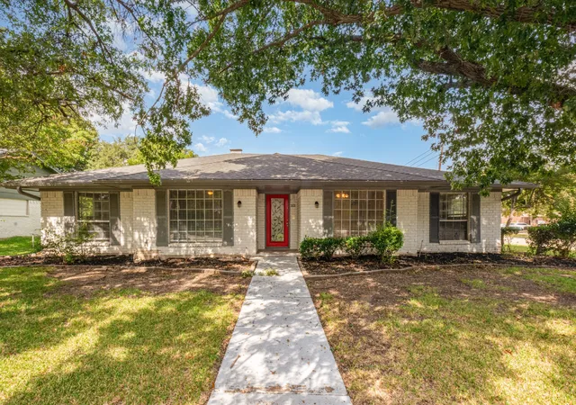 Photo 2 of Single family home for sale at 3101 Bonniebrook Dr, Plano, TX 75075 | MLS# 21368174 | Listing updated on 2026-08-25