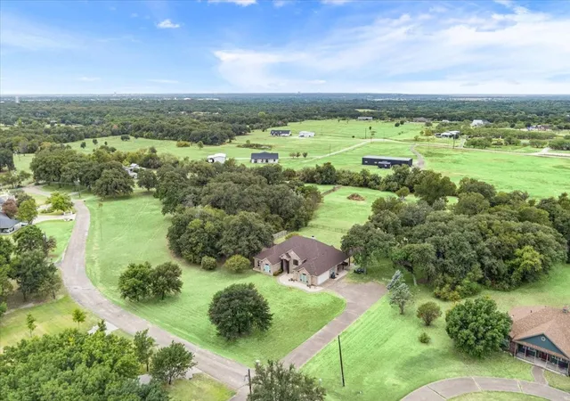 Photo 2 of Single family home for sale at 111 Spring Creek St, Waco, TX 76705 | MLS# 21368228 | Listing updated on 2026-09-29