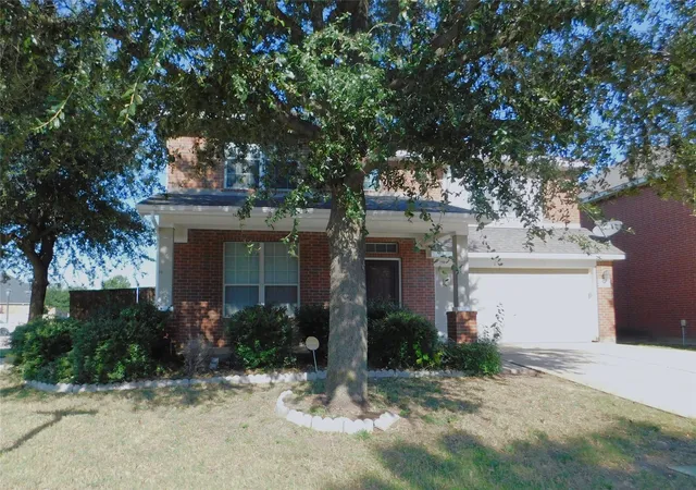 Photo 2 of Single family home for sale at 316 Hummingbird Dr, Little Elm, TX 75068 | MLS# 21368242 | Listing updated on 2026-08-25