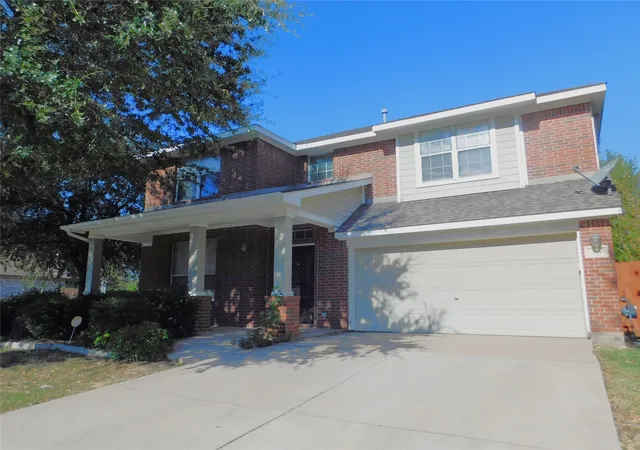 Photo 4 of Single family home for sale at 316 Hummingbird Dr, Little Elm, TX 75068 | MLS# 21368242 | Listing updated on 2026-08-25