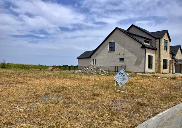 Photo 3 of Sale Pending at 4007 Yellow Jasmine Ln, Heath, TX 75126 | MLS# 21363521 | Listing updated on 2026-09-18