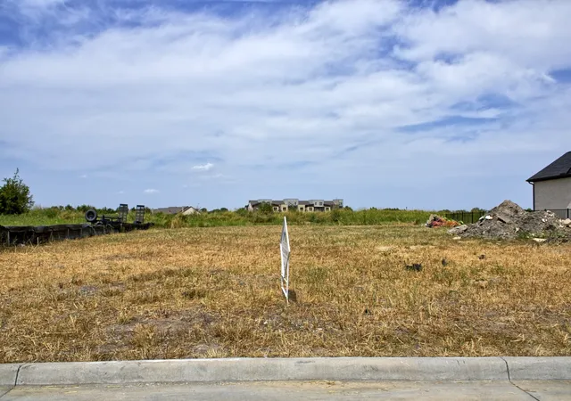 Photo 3 of Sale Pending at 4007 Yellow Jasmine Ln, Heath, TX 75126 | MLS# 21363521 | Listing updated on 2026-09-18