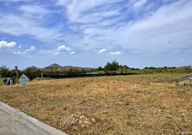 Photo 4 of Sale Pending at 4007 Yellow Jasmine Ln, Heath, TX 75126 | MLS# 21363521 | Listing updated on 2026-09-18