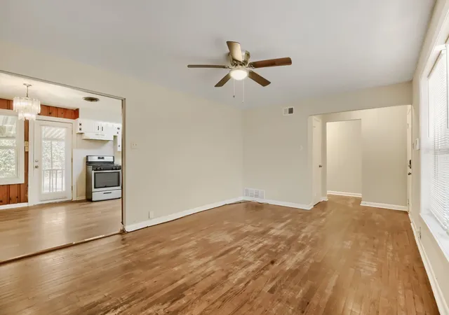 Photo 3 of Single family home for sale at 1811 W College St, Sherman, TX 75092 | MLS# 21366513 | Listing updated on 2026-08-26