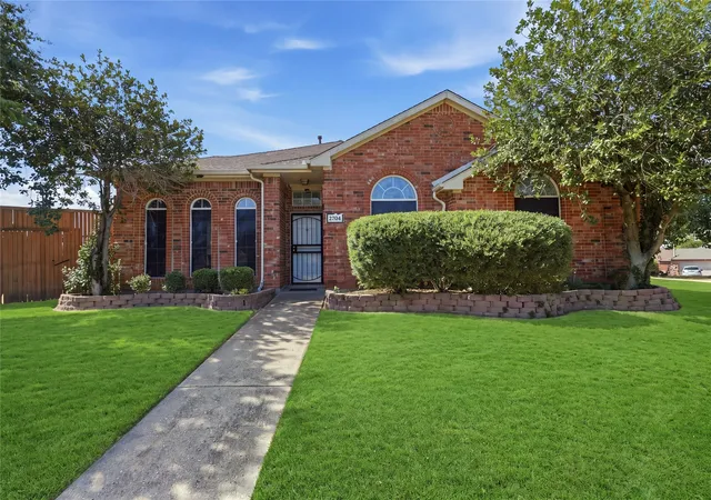 Photo 1 of Single family home for sale at 2704 Oak Crk, Mesquite, TX 75181 | MLS# 21368079 | Listing updated on 2026-08-27
