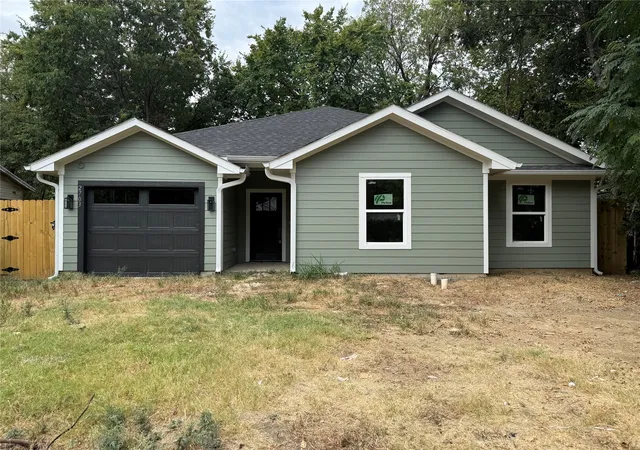 Photo 1 of Single family home for sale at 2703 Springdale St, Dallas, TX 75210 | MLS# 21368376 | Listing updated on 2026-08-25