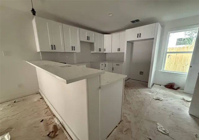 Photo 3 of Single family home for sale at 2703 Springdale St, Dallas, TX 75210 | MLS# 21368376 | Listing updated on 2026-08-25