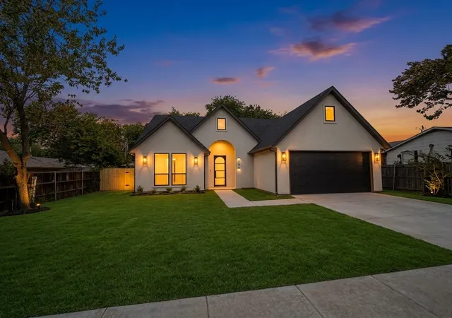 Photo 1 of Single family home for sale at 338 Texana St, Van Alstyne, TX 75495 | MLS# 21368381 | Listing updated on 2026-09-18