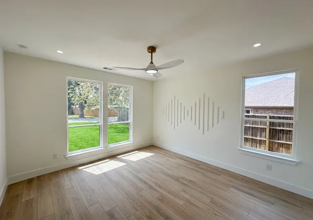 Photo 3 of Single family home for sale at 338 Texana St, Van Alstyne, TX 75495 | MLS# 21368381 | Listing updated on 2026-09-18