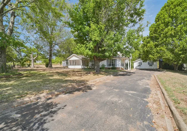 Photo 2 of Single family home for sale at 1938 Vz County Road 2309 Road, Canton, TX 75103 | MLS# 21368379 | Listing updated on 2026-09-22