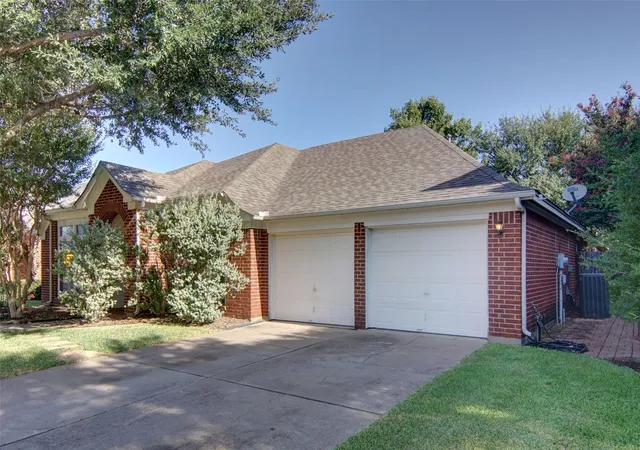 Photo 3 of Single family home for sale at 6928 Spring Valley Way, Fort Worth, TX 76132 | MLS# 21368445 | Listing updated on 2026-10-01