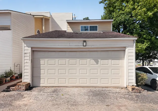 Photo 2 of Townhouse for sale at 7335 Antoine Dr, Houston, TX 77088 | MLS# 21368318 | Listing updated on 2026-08-31