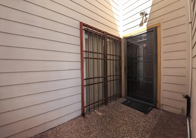 Photo 3 of Townhouse for sale at 7335 Antoine Dr, Houston, TX 77088 | MLS# 21368318 | Listing updated on 2026-08-31