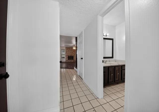 Photo 4 of Townhouse for sale at 7335 Antoine Dr, Houston, TX 77088 | MLS# 21368318 | Listing updated on 2026-08-31