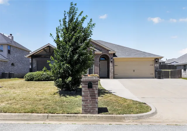 Photo 3 of Single family home for sale at 7526 Park Ave, Forest Hill, TX 76140 | MLS# 21356444 | Listing updated on 2026-08-25