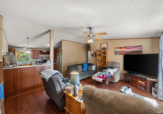 Photo 3 of Manufactured home for sale at 605 Se County Road 3124C, Corsicana, TX 75109 | MLS# 21367418 | Listing updated on 2026-08-25