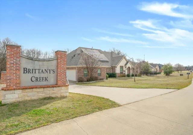 Photo 2 of Single family home for sale at 1088 Stephen Ct, Farmersville, TX 75442 | MLS# 21368474 | Listing updated on 2026-08-25