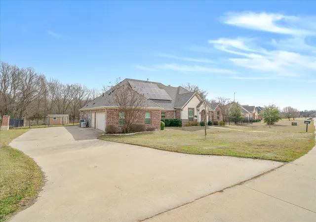 Photo 3 of Single family home for sale at 1088 Stephen Ct, Farmersville, TX 75442 | MLS# 21368474 | Listing updated on 2026-08-25
