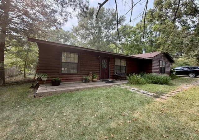 Photo 2 of Single family home for sale at 3212 Seminole Dr, Shreveport, LA 71107 | MLS# 21367289 | Listing updated on 2026-08-25