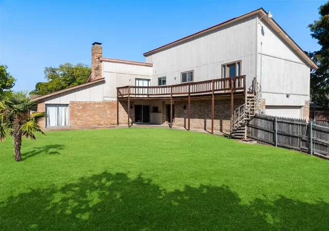 Photo 2 of Single family home for sale at 2621 Country Club Pkwy, Garland, TX 75043 | MLS# 21367866 | Listing updated on 2026-09-18
