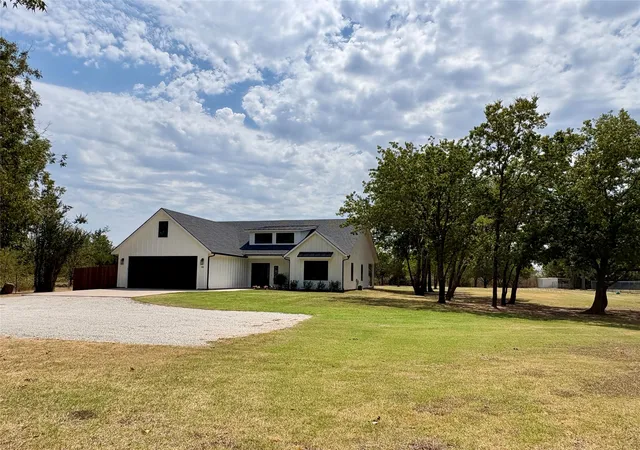 Photo 3 of Single family home for sale at 192 Hagerman Rd, Pottsboro, TX 75076 | MLS# 21368511 | Listing updated on 2026-10-06