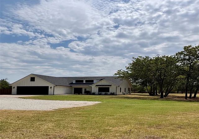 Photo 3 of Single family home for sale at 192 Hagerman Rd, Pottsboro, TX 75076 | MLS# 21368511 | Listing updated on 2026-10-06