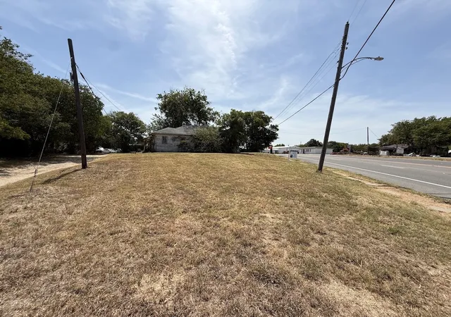 Photo 4 of Single family home for sale at 503 Abbott, Hillsboro, TX 76645 | MLS# 21368517 | Listing updated on 2026-08-31