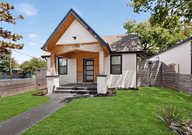 Single family home for sale at 1100 S Brighton Ave, Dallas, TX 75208 | MLS# 21368518