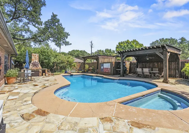 Photo 35 of Single family home for sale at 1946 Oakbluff Dr, Carrollton, TX 75007 | MLS# 21368331 | Listing updated on 2026-10-03