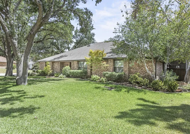 Photo 2 of Single family home for sale at 1946 Oakbluff Dr, Carrollton, TX 75007 | MLS# 21368331 | Listing updated on 2026-10-03