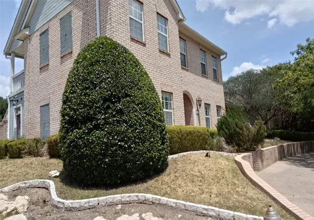 Photo 3 of Single family home for sale at 1116 Scotts Wy, Fort Worth, TX 76111 | MLS# 21368531 | Listing updated on 2026-08-25