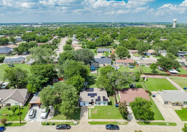 Photo 3 of Single family home for sale at 905 Piedmont Dr, Garland, TX 75040 | MLS# 21367531 | Listing updated on 2026-10-07
