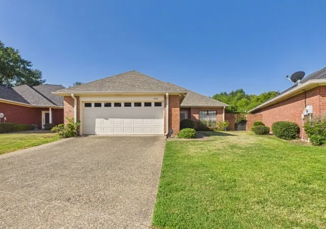Photo 1 of Single family home for sale at 806 Torribrooke Ln, Athens, TX 75751 | MLS# 21368026 | Listing updated on 2026-08-29