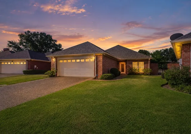Photo 2 of Single family home for sale at 806 Torribrooke Ln, Athens, TX 75751 | MLS# 21368026 | Listing updated on 2026-08-29