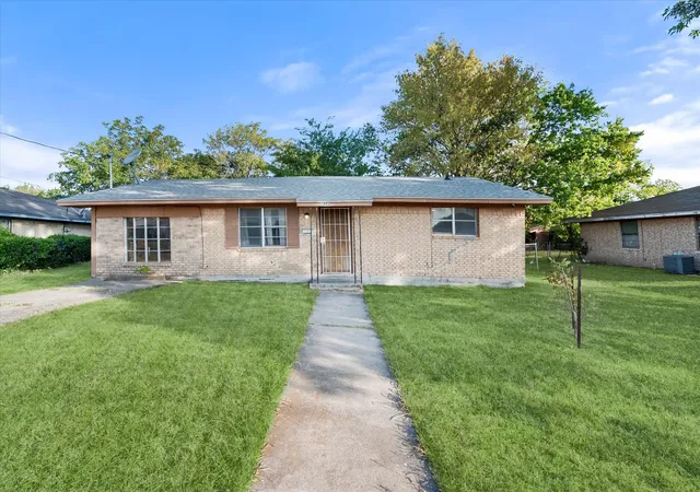 Photo 24 of Single family home for sale at 1204 E 13th Ave, Corsicana, TX 75110 | MLS# 21365579 | Listing updated on 2026-08-25