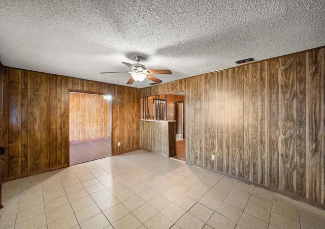 Photo 2 of Single family home for sale at 1204 E 13th Ave, Corsicana, TX 75110 | MLS# 21365579 | Listing updated on 2026-08-25
