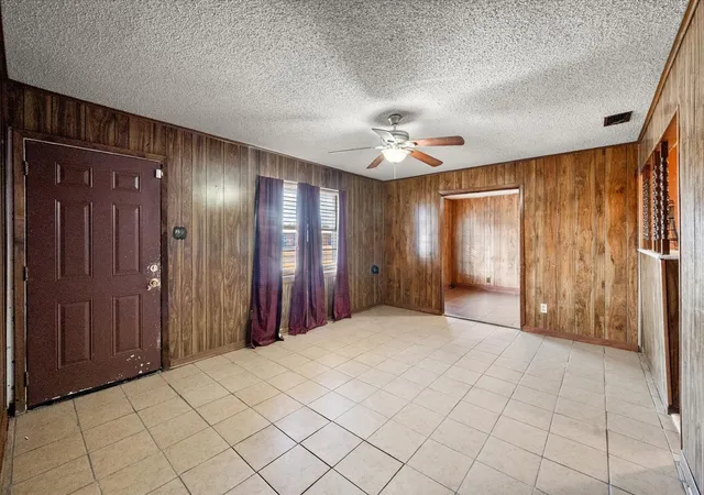 Photo 2 of Single family home for sale at 1204 E 13Th Ave, Corsicana, TX 75110 | MLS# 21365579 | Listing updated on 2026-08-25