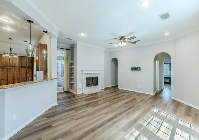 Photo 2 of Single family home for sale at 3107 Lake Oak Dr, Arlington, TX 76017 | MLS# 21368372 | Listing updated on 2026-10-07