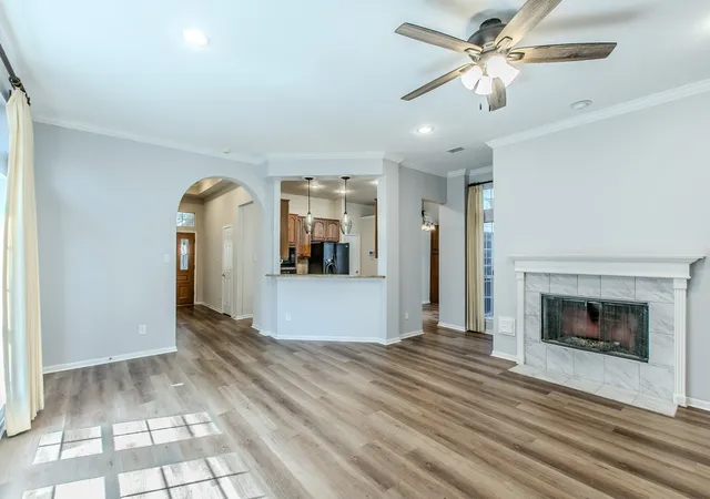 Photo 3 of Single family home for sale at 3107 Lake Oak Dr, Arlington, TX 76017 | MLS# 21368372 | Listing updated on 2026-10-07