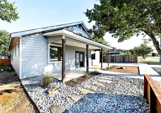 Photo 3 of Single family home for sale at 202 Strong St, Bowie, TX 76230 | MLS# 21368028 | Listing updated on 2026-08-26