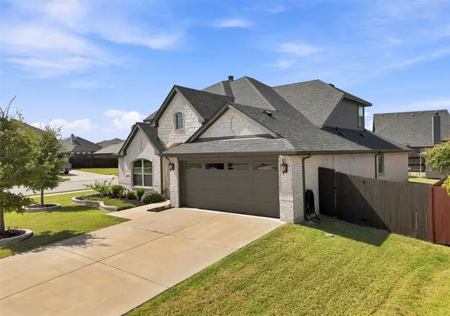 Photo 2 of Single family home for sale at 251 Bear Trl, Waxahachie, TX 75165 | MLS# 21363489 | Listing updated on 2026-08-27