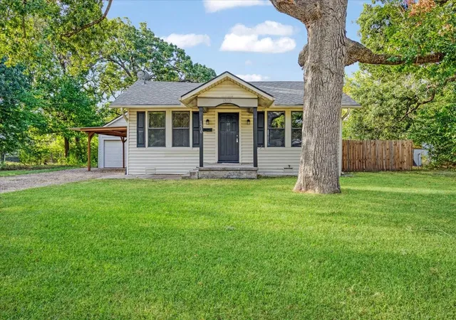 Photo 2 of Single family home for sale at 1310 W Laurel St, Sherman, TX 75092 | MLS# 21368678 | Listing updated on 2026-08-25