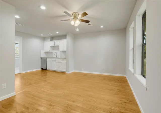 Photo 3 of Single family home for sale at 1310 W Laurel St, Sherman, TX 75092 | MLS# 21368678 | Listing updated on 2026-08-25