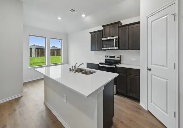 Photo 3 of Single family home for sale at 1912 Freeman St, Tyler, TX 75702 | MLS# 21368666 | Listing updated on 2026-09-18