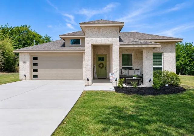 Photo 1 of Single family home for sale at 1420 Marshall St, Greenville, TX 75401 | MLS# 21368703 | Listing updated on 2026-09-17