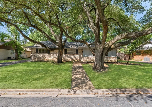 Photo 1 of Single family home for sale at 1728 Laurel Lake Dr, Waco, TX 76710 | MLS# 21368452 | Listing updated on 2026-09-23