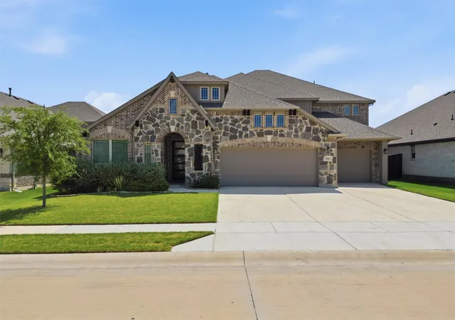 Photo 2 of Single family home for sale at 1003 Moss Grove Trl, Justin, TX 76247 | MLS# 21368647 | Listing updated on 2026-10-06