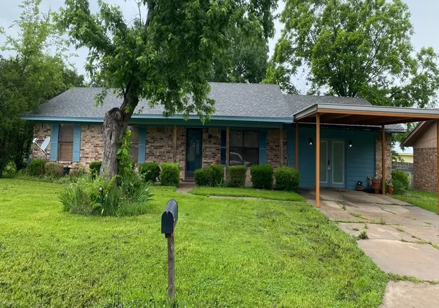Photo 1 of Single family home for sale at 603 W 11th St, Clarksville, TX 75426 | MLS# 21368772 | Listing updated on 2026-08-25