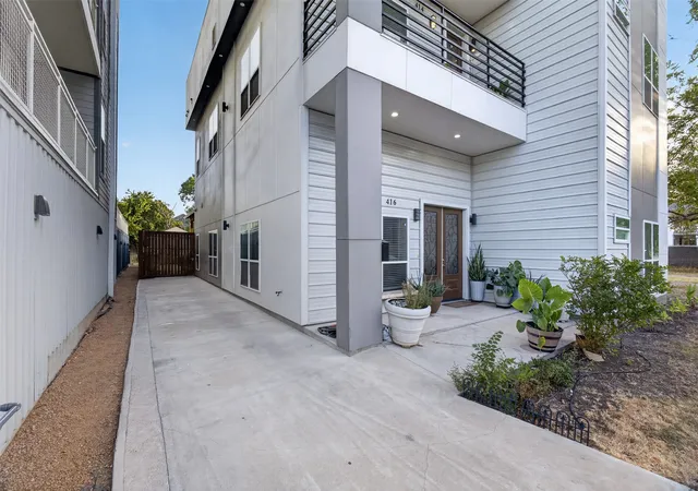 Photo 2 of Multi family home for sale at 416 W 10th St, Dallas, TX 75208 | MLS# 21367306 | Listing updated on 2026-08-25